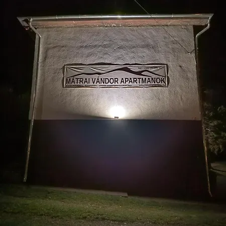 Ξενοδοχείο με διαμερίσματα Matrai Vandor